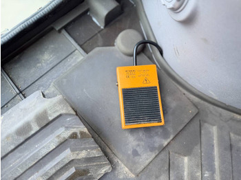 Ekskavator perayap VOLVO EC210