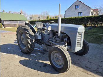 Traktor MASSEY FERGUSON