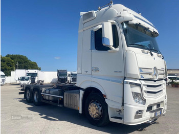 Truk sasis MERCEDES-BENZ Actros 2545