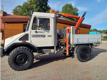 Truk derek UNIMOG