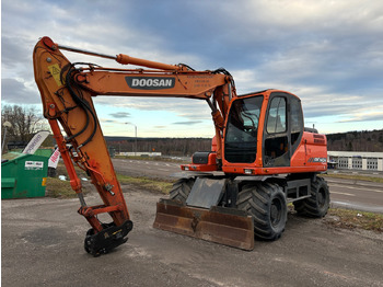 Ekskavator DOOSAN DX140W
