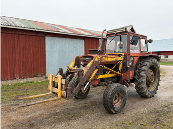 Traktor MASSEY FERGUSON 1000 series