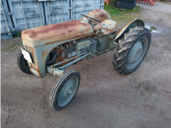 Traktor MASSEY FERGUSON