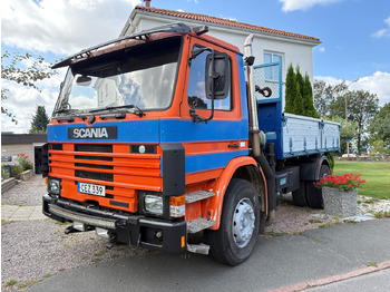 Truk derek SCANIA