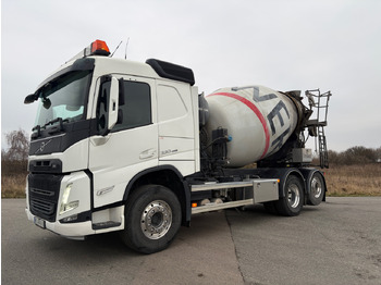 Truk pengaduk beton VOLVO FM
