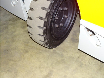 Loader empat arah Hubtex DQ45-G - TRIPLEX: gambar 2 Loader empat arah Hubtex DQ45-G - TRIPLEX: gambar 2