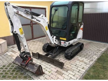 Ekskavator mini BOBCAT E16: gambar 1