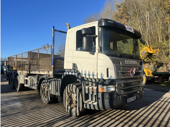 Truk flatbed Scania P400 8x4 Rigid: gambar 2