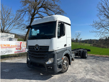 Truk sasis MERCEDES-BENZ Actros