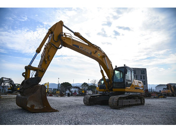 Ekskavator perayap CASE