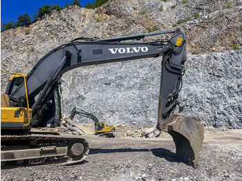 Ekskavator perayap VOLVO EC220D: gambar 4