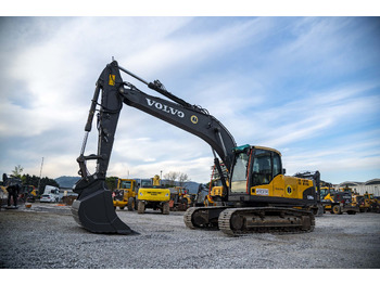 Ekskavator perayap VOLVO EC210