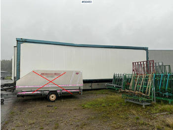 Trailer kotak tertutup