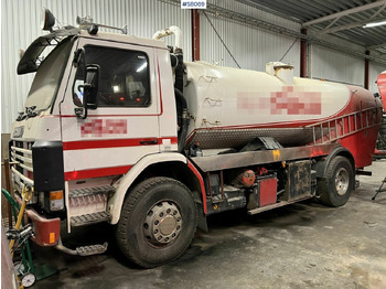 Truk vakum SCANIA P92
