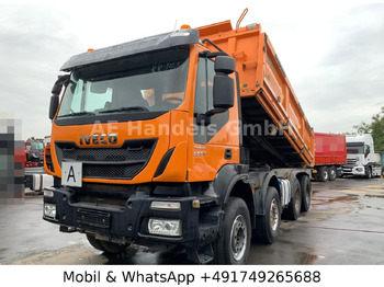Truk jungkit IVECO Trakker