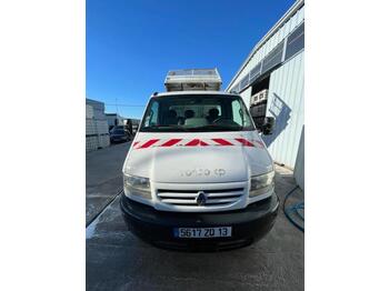 Van jungkit Renault Mascott: gambar 1