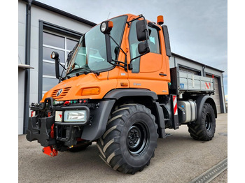 Truk jungkit UNIMOG U300