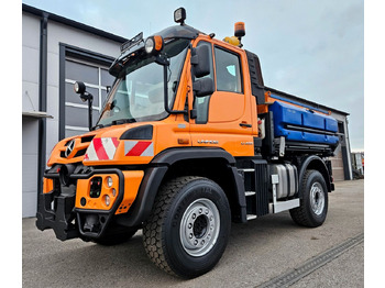 Truk jungkit UNIMOG