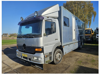 Truk pengangkut kuda MERCEDES-BENZ Atego 1217