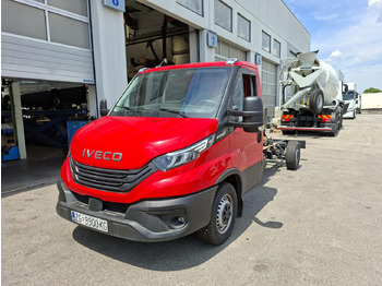 Truk sasis IVECO Daily 35c21