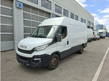 Van penumpang IVECO Daily
