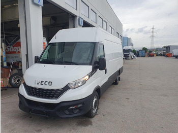 Van penumpang IVECO Daily 35s16