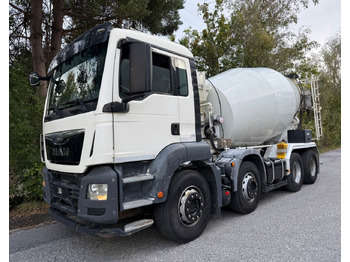 Truk pengaduk beton LIEBHERR