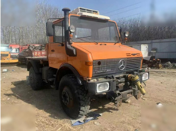 Truk sasis UNIMOG