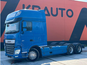 Truk sasis DAF XF 530