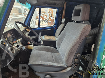 Van kecil Mercedes-Benz 207D: gambar 5 Van kecil Mercedes-Benz 207D: gambar 5