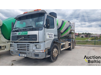 Truk pengaduk beton VOLVO FM12