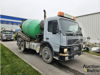 Truk pengaduk beton Volvo FM12: gambar 2 Truk pengaduk beton Volvo FM12: gambar 2