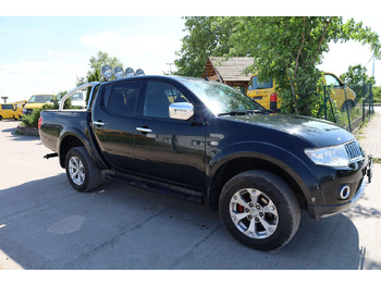 Mobil SUV MITSUBISHI L200