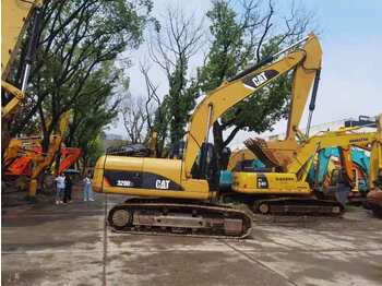 Ekskavator perayap CATERPILLAR 320D2