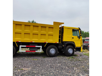Truk jungkit SINOTRUK HOWO