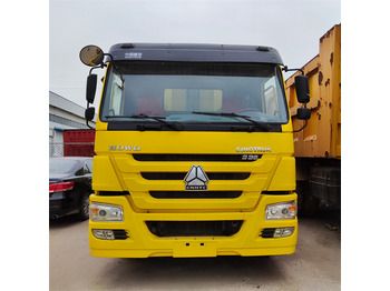 Truk jungkit SINOTRUK HOWO