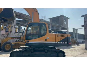 Ekskavator perayap HYUNDAI