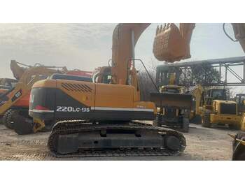 Ekskavator perayap HYUNDAI