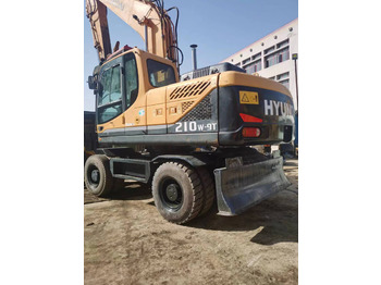 Ekskavator roda HYUNDAI R210W-9: gambar 3