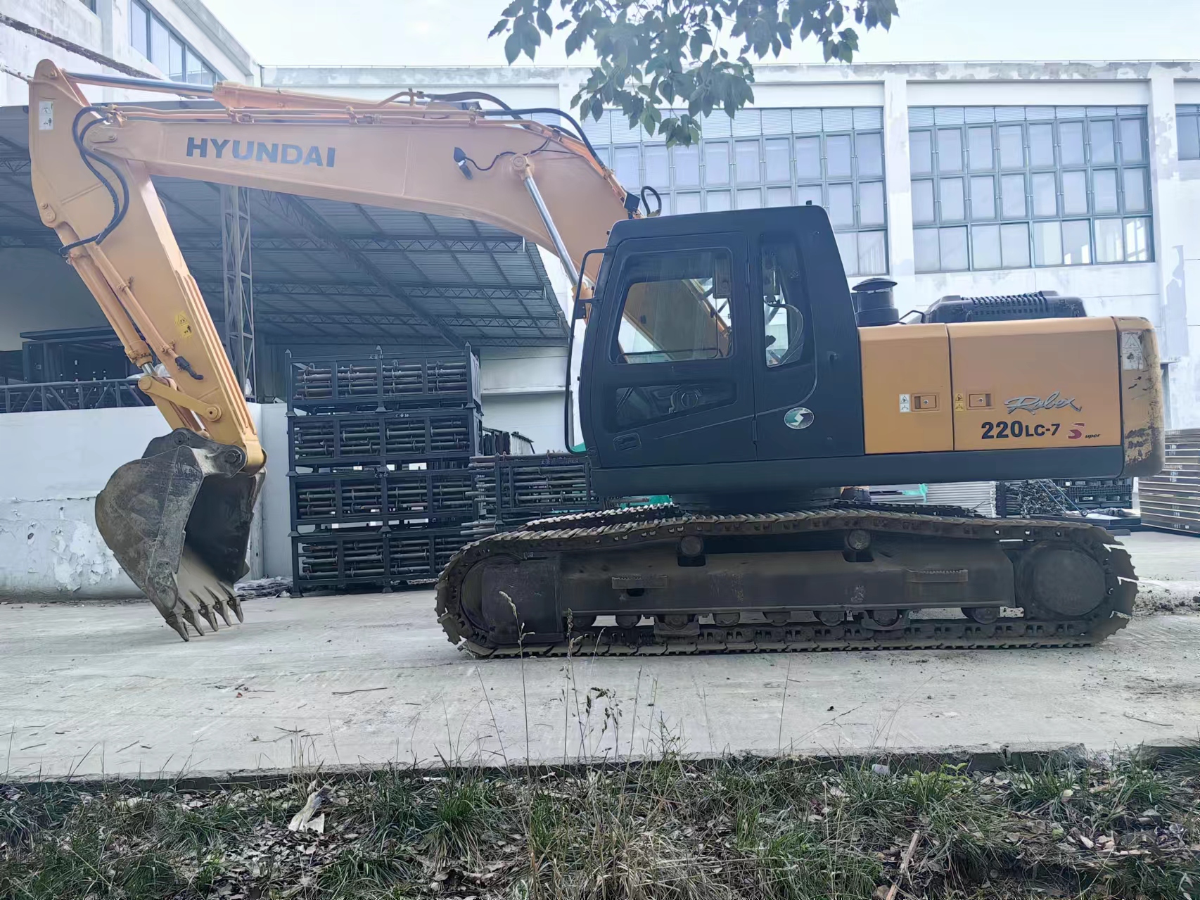 Ekskavator HYUNDAI R220LC-7: gambar 4