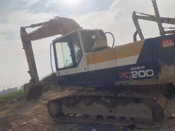Ekskavator perayap KOMATSU PC200