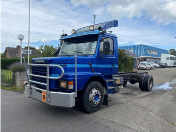 Truk sasis SCANIA T82