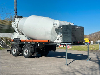 Truk pengaduk beton