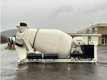 Truk pengaduk beton