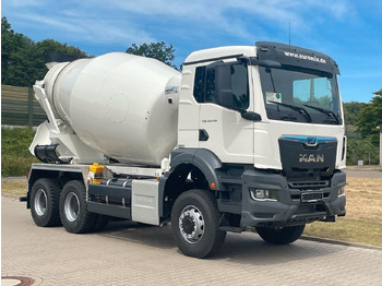 Truk pengaduk beton MAN TGS 33.440
