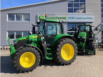 Traktor JOHN DEERE