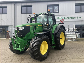 Traktor JOHN DEERE