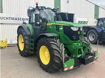 Traktor JOHN DEERE