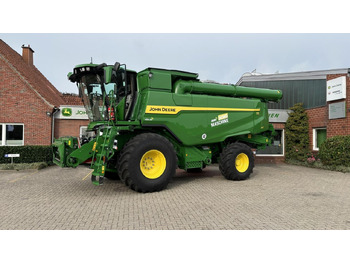 Pemanen gabungan JOHN DEERE