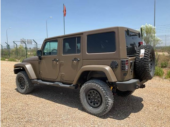 Mobil Jeep Wrangler JK Command: gambar 2